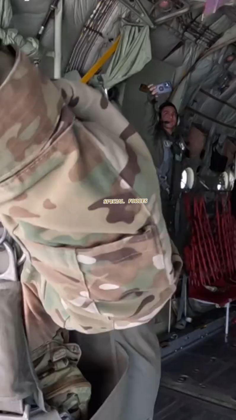 #salto #Does #saltoparacaidas #peru🇵🇪 #paracaidas #fuerzasespeciales #viraltiktok #viral_video #fy #fypシ 