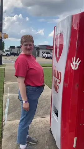 Hugging for a coke… We had a blast! #livinglynnslife #cocacola 