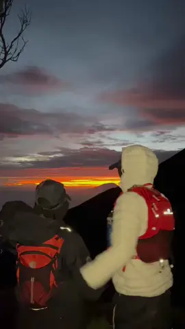 indah kaya kamu❤ #mountaindate #gunungmerbabu #merbabuviathekelan #pendakigunung #pendakiindonesia #fyp #fyppppppppppppppppppppppp 