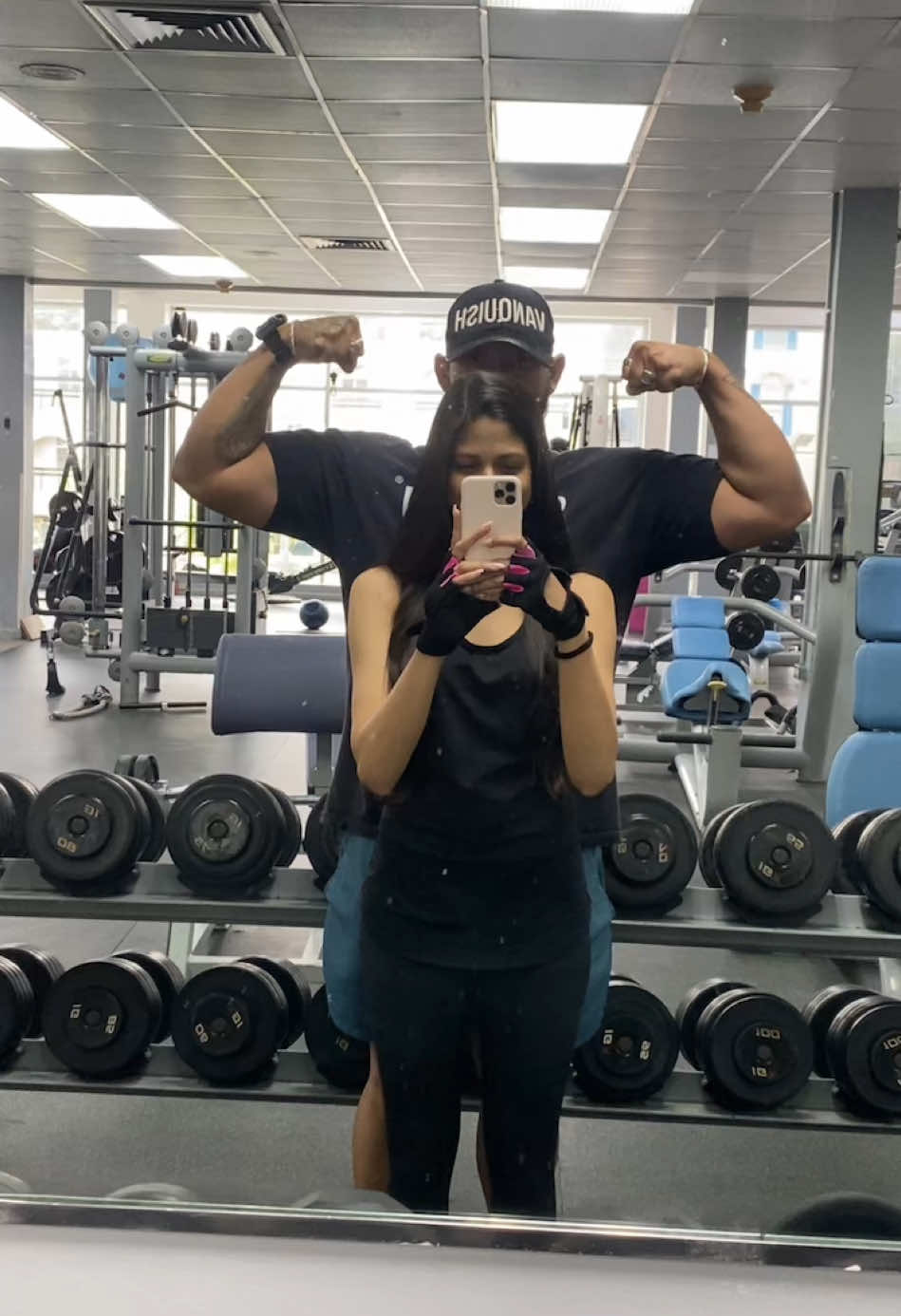 I honestly think this is such a cute trend 🥹🤭💪🏻 #fyp #newtrend #gym #GymTok #gymgirl #gymbuddy #gymrat #gymmotivation #Fitness #biceps #imjustagirl #bigboy #fypシ゚ #sundayfunday #couplegoals #couplethings #cutesy 