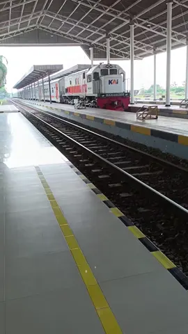 #jatibarangindramayu #surabaya kgn perjalanan naik kereta api #pyfツviral_❤ 