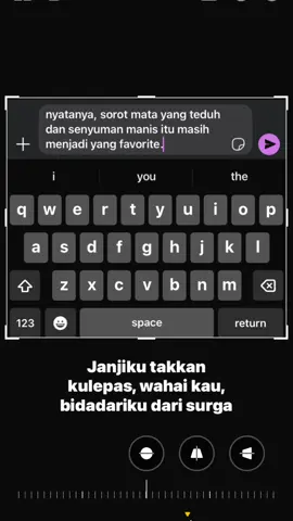 bahkan setelah tiga tahun kita tidak bertemu, sorot mata teduhmu dan senyuman hangat yang pernah kau berikan masih kuingat dan tetap menjadi favoritku hingga saat ini. #4upage #foryou #chat #fypage #fyp 