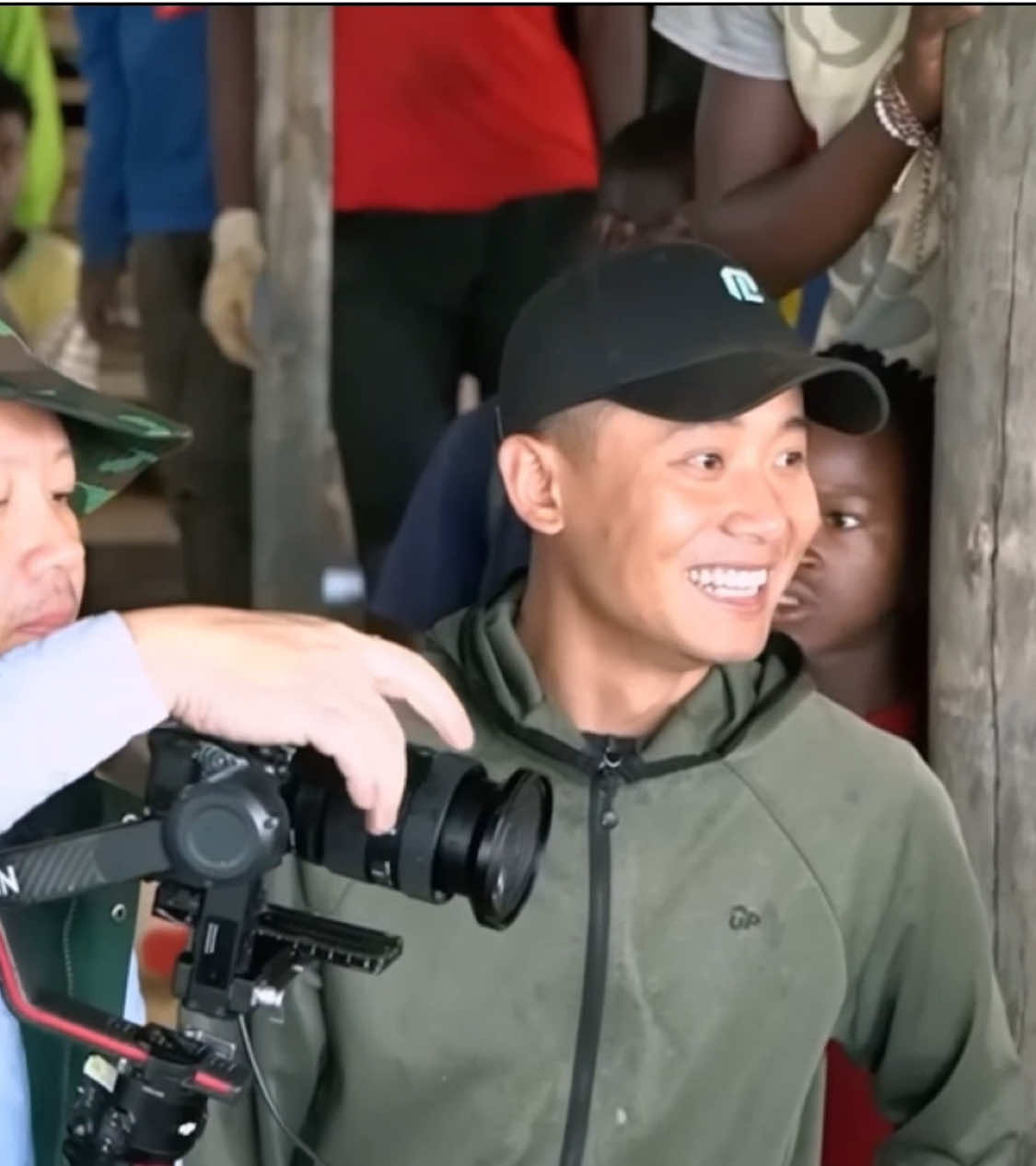 “Con đi qua trăm bể. Mơ 1 triệu mùa xuân. Cuối cùng nơi muốn đến. Lại là nơi đã từng” #quanglinhvlog #teamchauphi #trending #viral #fyp 