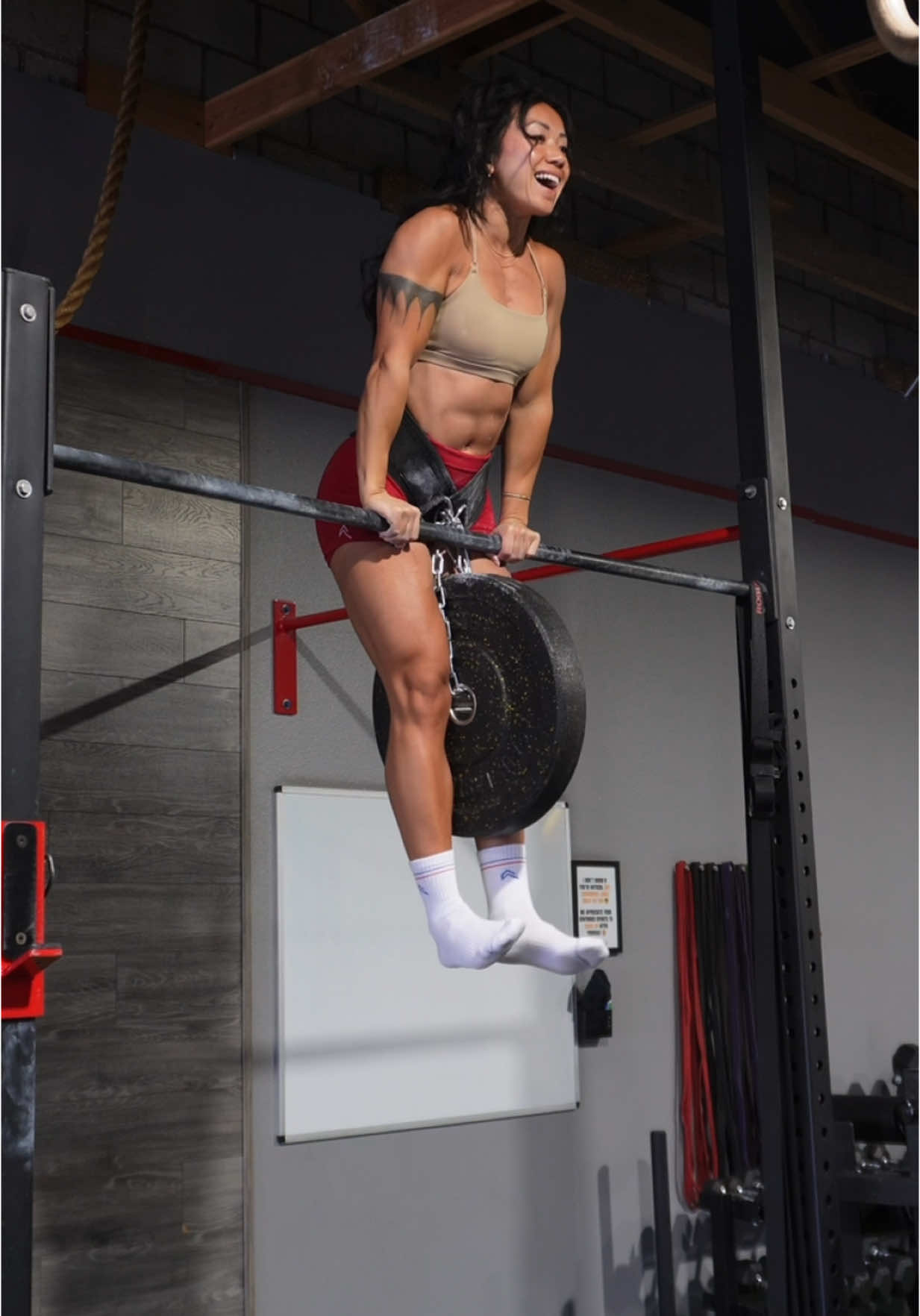 POV: you hit a new muscle up PR that used to be your weighted pull-up PR🤝🏼 never underestimate yourself, don’t back down from the person you’re meant to be!  Keep being great friends👊🏼💕 🔗 in my bio to join my waitlist if you want to work towards getting explosive for muscle ups‼️ fit is always @oneractive code LINNEA #muscleups #calisthenics #explore #strongwomen #viral #GymTok #abs #FitTok #fitnessmotivation 