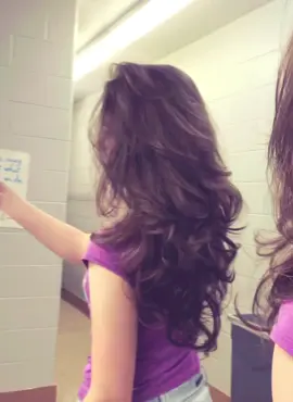 my hair on a random day 6 months ago.       #blowout #heatlesscurls #fyp