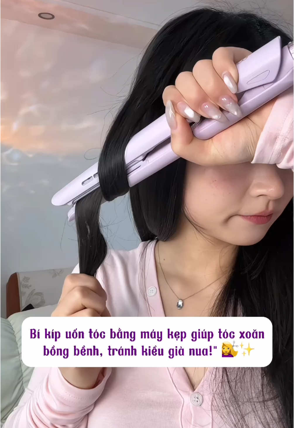 Bí kíp uốn tóc bằng máy kẹp giúp tóc xoăn bồng bềnh, tránh kiểu già nua!