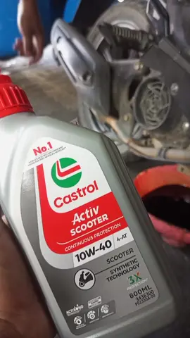 Castrol active for motorcycle na maganda gamitin sa mga scooter na motor smooth Ang andar at takbo kaya bili na #castrol #oil #castroloil #changeoil #oilchange #castrolactive #motorcycle #motoroil #motorcycleoil #castrolactive #motorparts #accessories #affiliatemarketing #creatorsearchinsights #fyp #tiktok 