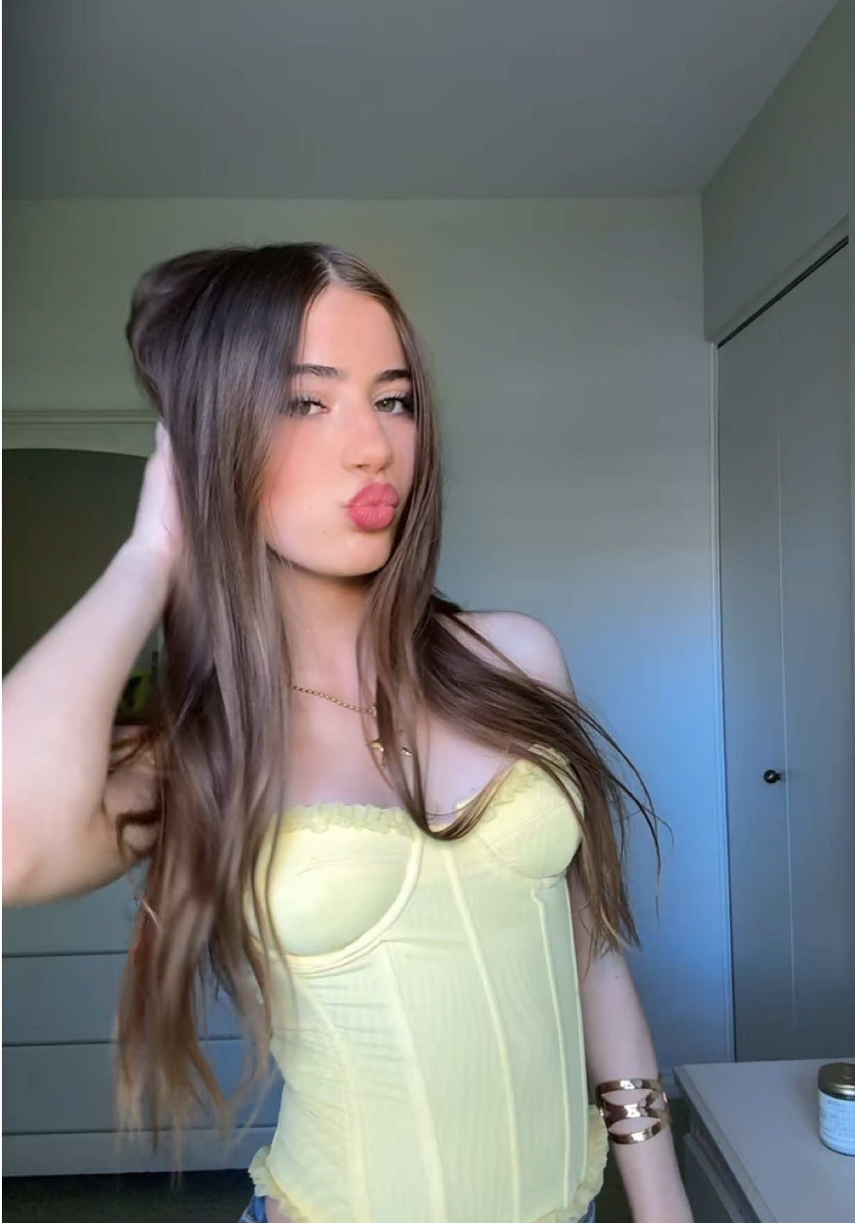 💛 #fyp #glowhouse #vickyoffishal  #fitcheck #tiktokshop #tiktokshopinsight #edikted #viral #theglowhouse #LA #makeup #outfitinspo #corset #engagement #goviral #outfit #style #jewelry #Summer #jeans #yellow #influencer #drama #alabama #cute #cuteoutfits #ediktedhaul #pacsun #tiktokshopfinds #theglowhouse 