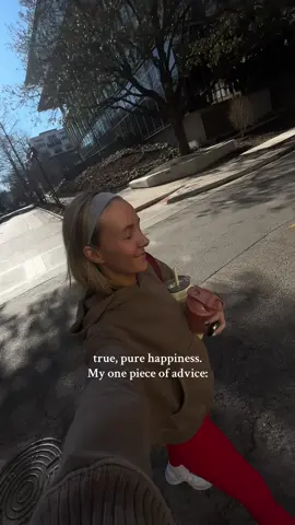 True happiness is beyond your comfort zone. My advice: get the dog, film yourself in public, go on the solo vacay, join a run club, switch careers, cut out alcohol, take on a fitness challenge, prioritize your health, jump out of a plane, try a new workout class, move to a new city. WHATEVER it is, whatever has been on your mind, go for it. You’re the only one in your way. The greater the challenge, the greater the change. #motivation #fitnessmotivation 