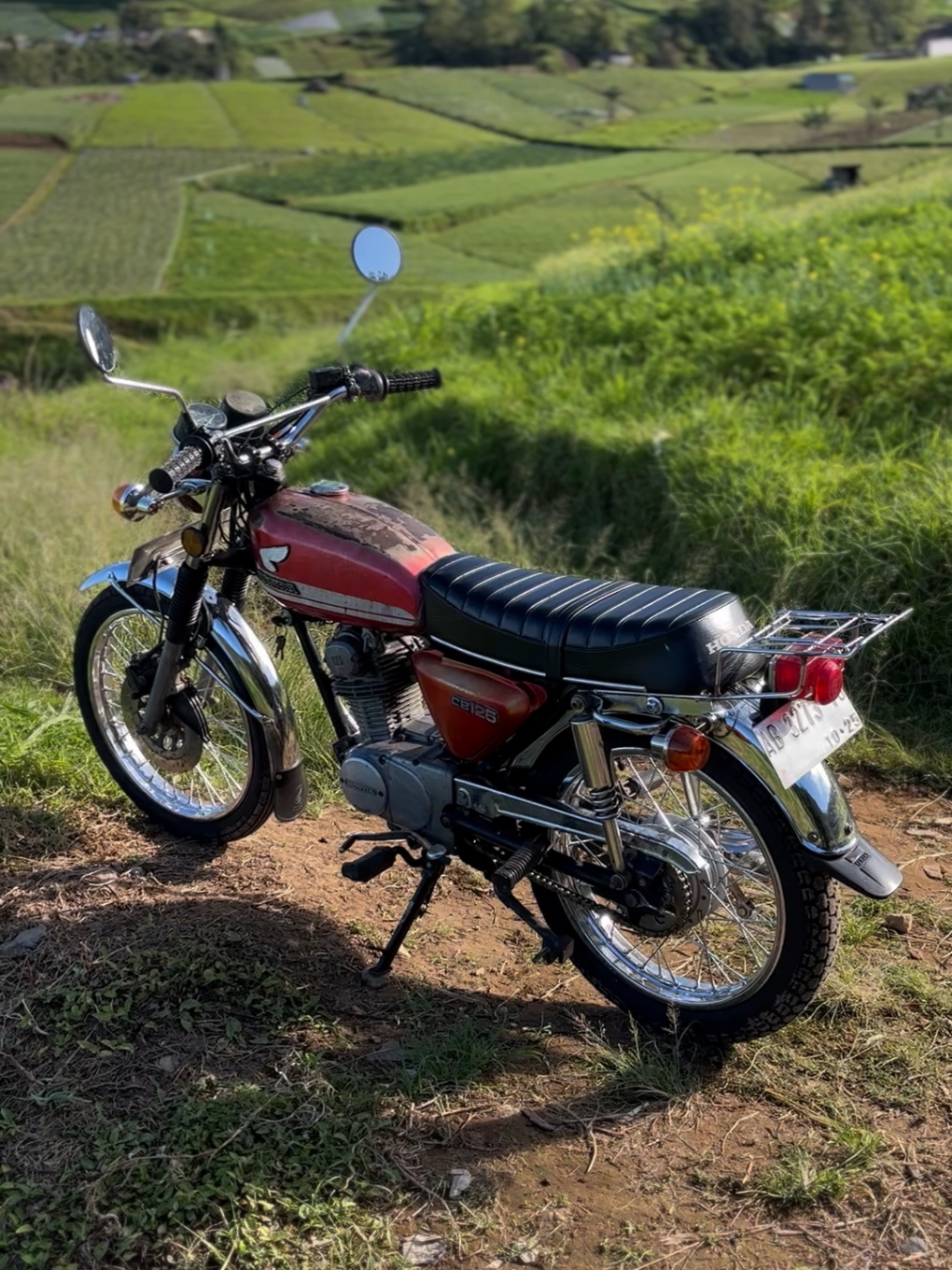 Jalan saja, nanti juga sampai. Segala hal yang kita lewati adalah sebuah perjalanan, jadi tetaplah berusaha sampai di kilometer selanjutnya.. #cb125se #cb125_se #cbpspstyle #pspstyle #cbvintage #cbpsp #explortawangmangu 