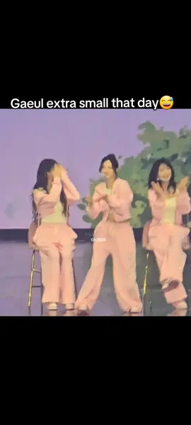the way she walk out so cutely😅🤣#ive #Gaeul #Yujin#Rei  #wonyoung #Liz 