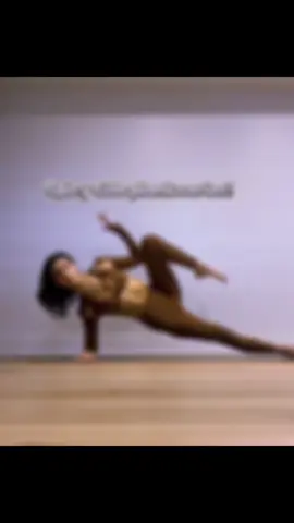 Lợi ích tập Plank cùng Hiit Yogalates #hiityogalates #hiityoga #viral #hiit #yogaflow #hittyogalates #barreworkout #workoutchallenge 