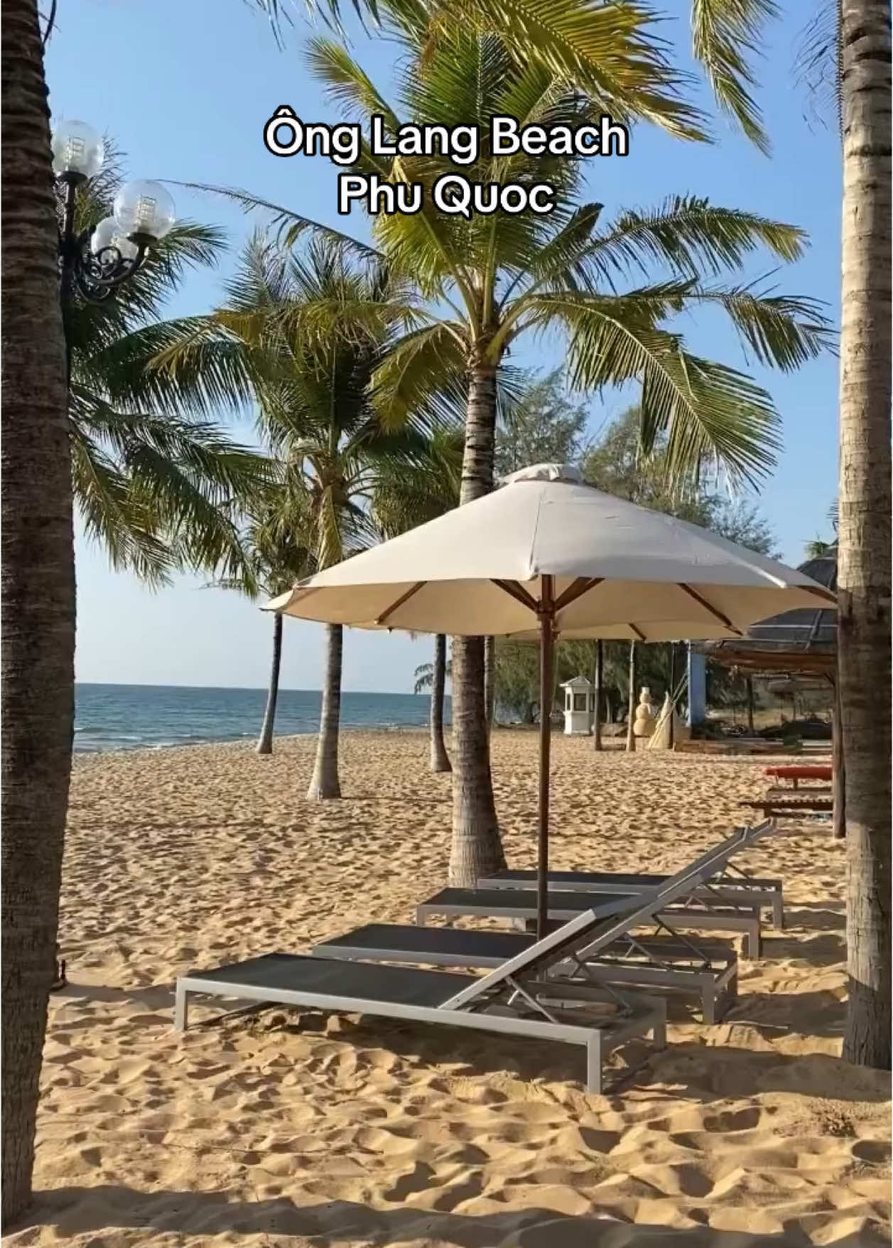 Ông Lang Beach – Góc bình yên giữa lòng Phú Quốc Bạn đang tìm một nơi để trốn khỏi sự ồn ào, tận hưởng thiên nhiên xanh mát và ngắm hoàng hôn lãng mạn nhất đảo ngọc? Ông Lang Beach là điểm đến dành riêng cho những tâm hồn: 	•	Thích sự yên tĩnh 	•	Yêu cây xanh, biển xanh & nắng vàng 	•	Mê hoàng hôn tím rịm lãng mạn Resort tham khảo tại Ông Lang: 	•	Mövenpick Phú Quốc 	•	Ocean Bay Resort & Spa 	•	Grand Ocean Bay 	•	Green Bay Phú Quốc 	•	The Shells Resort & Spa Tips: Dậy sớm nghe tiếng sóng, chiều chill bên biển ngắm hoàng hôn – chỉ có tại Ông Lang mới “feel” được trọn vẹn như vậy! #OngLangBeach #PhuQuocTrip #ResortChill #HoangHonPhuQuoc #tiktoktravel #HiddenGemPhuQuoc #ChillResort #VietnamTravel #ChillByTheBeach #SongAoPhuQuoc