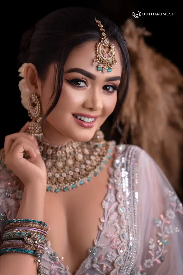 👰🏻‍♀️❤️ ලගදීම සුන්දර මනමාලියක් වෙන්න ඉන්න ඔයාට Neat එකට ඔයාගේ Bridel Lehenga ,Bridel Kandyn එක කරලා Rent එකට අපෙන් ගන්න පුළුවන්  Ceylon Bridel & Luxury Sarees 0743140055🥻🪡 Bridel Kandyn Dress Rental Collection   ❤️🫶 Starting 7500 ඉදලා ලෙහෙන්ගා තියෙනවා ඔයාගේ Bujets එකට ශොප් එකට ඇවිත් බලලා selecte කරගන්න පුළුවන් .Starting 20000 ඉදලා Bridel kandyn තියෙනවා Appointment එකක් අනිවාර්යයෙන් අරන් එන්න . එන්න කලින් දවසේ කෝල් කරලා එන දවසට ඇදලා බලලා Final කරගෙන Advance කරලා ඔයාගේ date එක book කරගන්න පුළුවන් .   * බලලා ගිහින් පස්සේ book කරන්න හෝ Online Book කරන්න හැකියාවක් නැත.    * Dress එක බලන දවසේම එය Confim නම් Advance කරලා ඔබේ දිනයට වෙන් කරවාගන්න හැකියාව තියෙනවා.එක Bride කෙනෙක්ට එක Appointment එකක් පමණක් දෙන නිසා ඔබට appointment එක ලැබෙන දිනයෙදි ඔබට අවශය ඇදුම වෙන් කරවා ගන්න.First fitton rent සදහා පැමිණෙන අය තම්න්ට ඩිසයින් කරගන්න අවශය Dress Cord එක සහ ඒ පිලිබද ජායාරූප තිබේනම් අපගේ whatapp අංකය වෙත එවා මිල ගණන් කතා කරගෙන ආයතනට පැමිණෙන්න .@Kavihari Haputhanthri 🤍  @Uditha Umesh  @Udara_malshan #model #luharapalliyaguruge #kaviharihaputhanthri #kavihari_haputhanthri #kaviharifanpage 