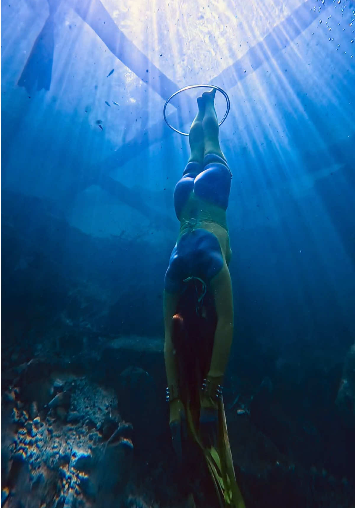 Do you like my bubble ring trick ? 😊💚 📷: @natalie underwater #underwater #freediver #freediving #bubblerings #bubbletrick 