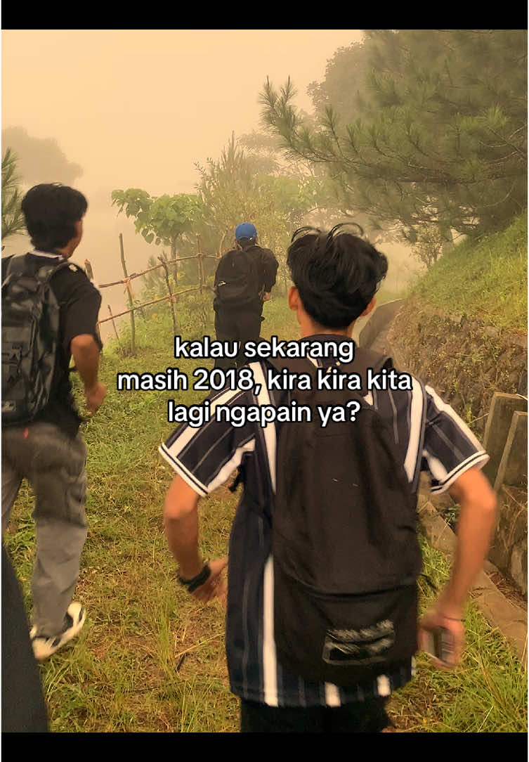 mungkin berpetualang bersama teman tanpa kenal gengsi,waktu itu💔😔#nostalgia #waktukecil #jamandulu #masakecil #berpetualang #xybca #lewatberanda 