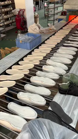 Guangzhou 20-year-old men’s shoe factory #shoes #factory #loropiana 
