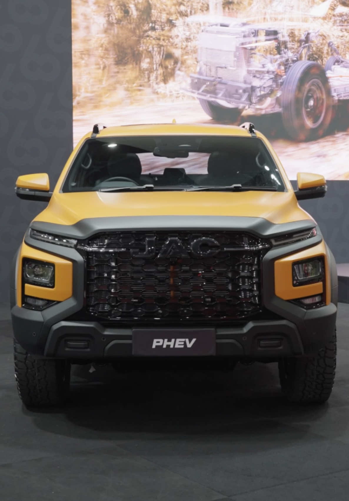 Australia’s next big hybrid ute? The JAC Hunter PHEV is coming in hot🔥 Would you take this over a BYD Shark 6 or Ranger PHEV? 👀 #JAC #JACT9 #HunterPHEV #BYDShark #FordRanger #HybridUte #NewCar #CarExpert