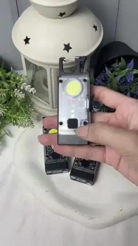 lampu senter bnya terang banget loh guyss#rgaksesoris #rgaksesorishp #wibgajian #belilokal #cuantanpabatas #fypageシ #fypage #senter #sentersuperterang #senterganci