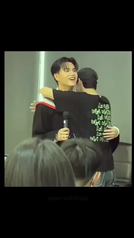 เธอสองคนหายงอนกันยังงงไม่สบายใจเลยยยยรอติดตามงานคู่ทั้งสองอยู่นะ#มาร์คปูน #marcpoon #gmm #อย่าปิดการมองเห็น 