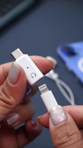 When a friend cries about the battery running out on the Bluetooth headset,I pull it out 😂😂#foryou #headsetadapter #adapter #lightningtotypec #typec 