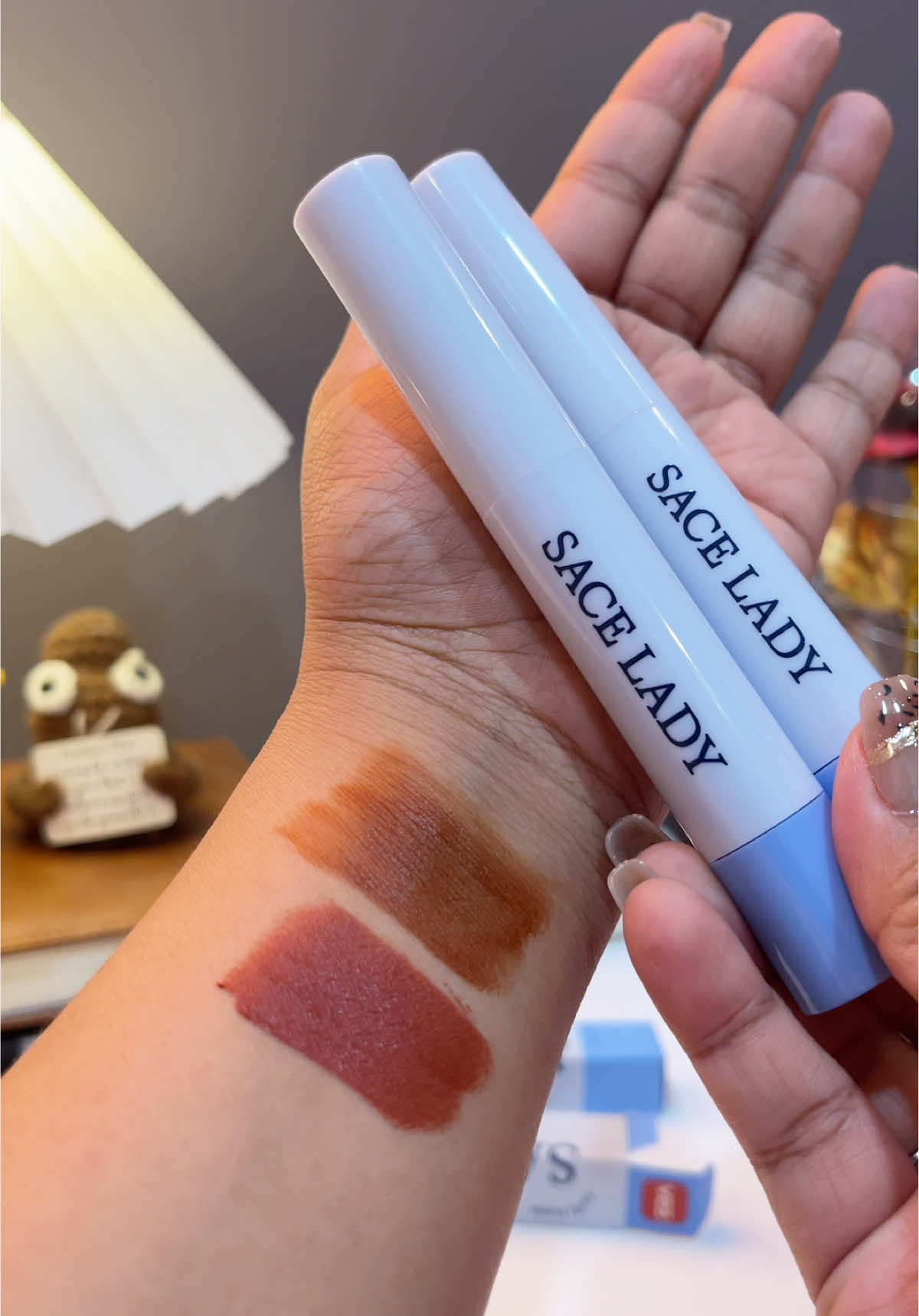 May bago na kong favorite! Sobrang ganda & smooth sa lips! 🥹💋 #sacelady #saceladycosmetic #saceladycosmertics #mattelipstick #aircusion #longlastinglipstick #saceladylipstick #aircusionlipstick 