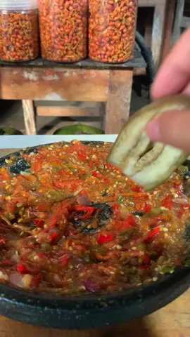 Gacekane ra usah rame gak usah geger,,iki lo tak kasih tau sambal terong tanpa di goreng bolo#kulinertiktok #kulinerindonesia 