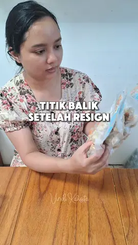 Resign, tapi nggak mau berhenti berjuang. Dari share resep, jadi jualan frozen food. Nggak nyangka banyak yang suka! btw, yang mau pesen bisa cek bioku ya #IbuRumahTangga #FrozenFoodRumahan #CeritaIbu #PejuangCuan #FYP 