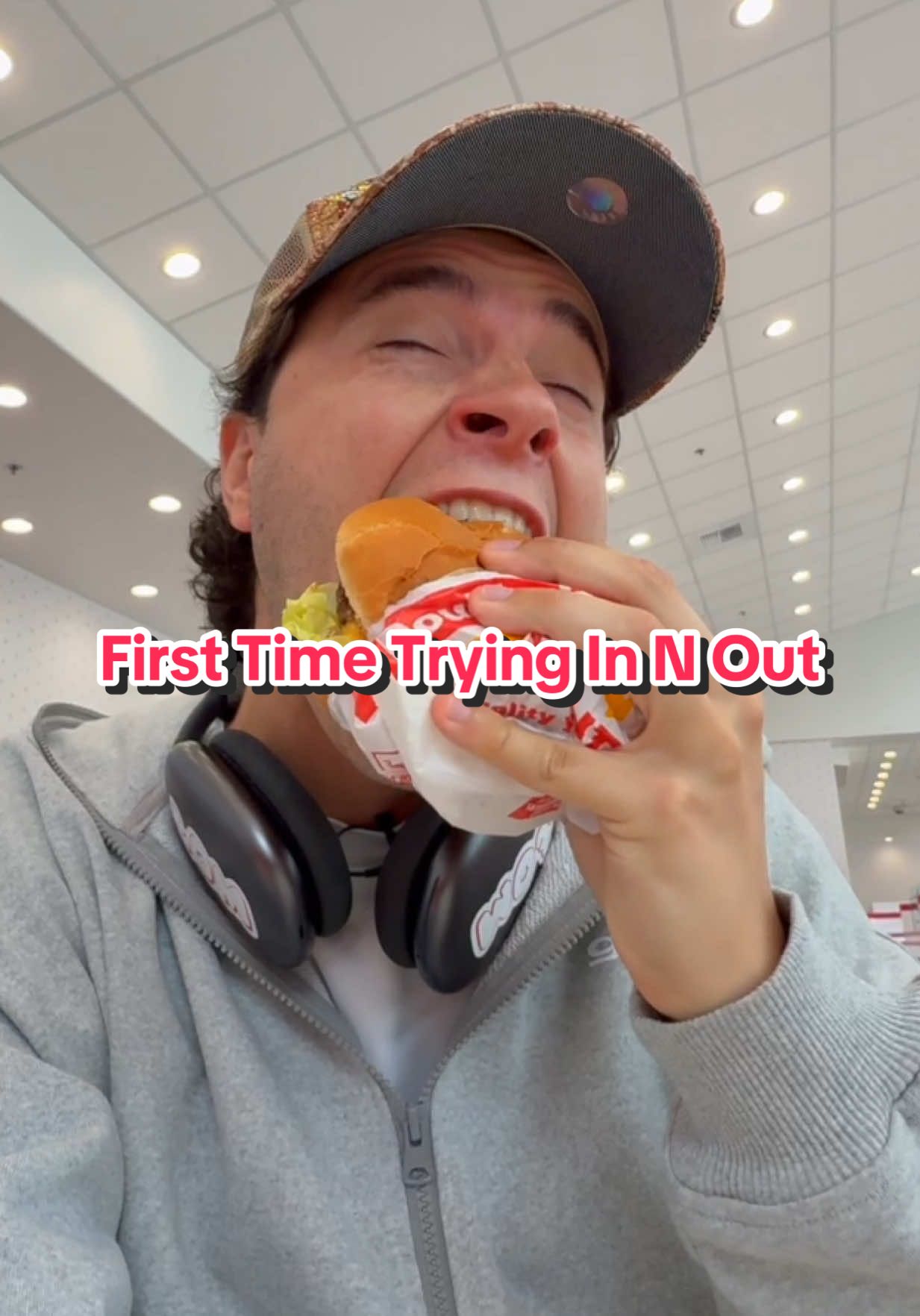 I Took A 15 Hour Flight To Eat In N Out For The First Time! 😳 #innout #fastfood #lafood #lafoodie #foodreview 