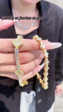 Jewelry as fearless as you #sterlingsilver #livestream #tiktokmademebuyit #s925 #luxurylifestyle #giftideas #bracelet #lucky #clover 