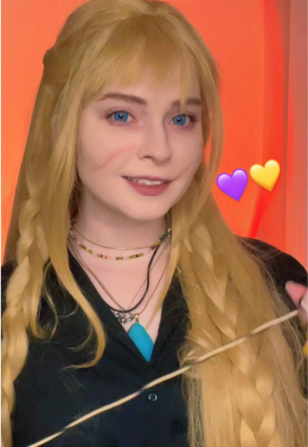 She’s here to paint her poster. 💜 #cosplay #maysileedonner #haymitchabernathy #sunriseonthereaping #hungergamescosplay #thehungergames  