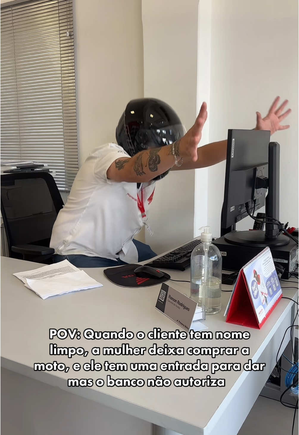 Se já é difícil para nós vendedores, imagina para o cliente nessa situação? 😂 Mas na Promenac Motos, estamos sempre em busca de soluções inteligentes! Se o banco negar o financiamento, mas o cliente tiver uma entrada, por que não aproveitar a oportunidade no consórcio e garantir sua moto sem juros? 🚀 Clique no link da nossa bio e fale com a gente agora mesmo! 👀 #trend #humor #motoshonda #concessionariahonda #itapema #promenacmotos #santacatarina #consorciohonda #financiamento #viral #honda 