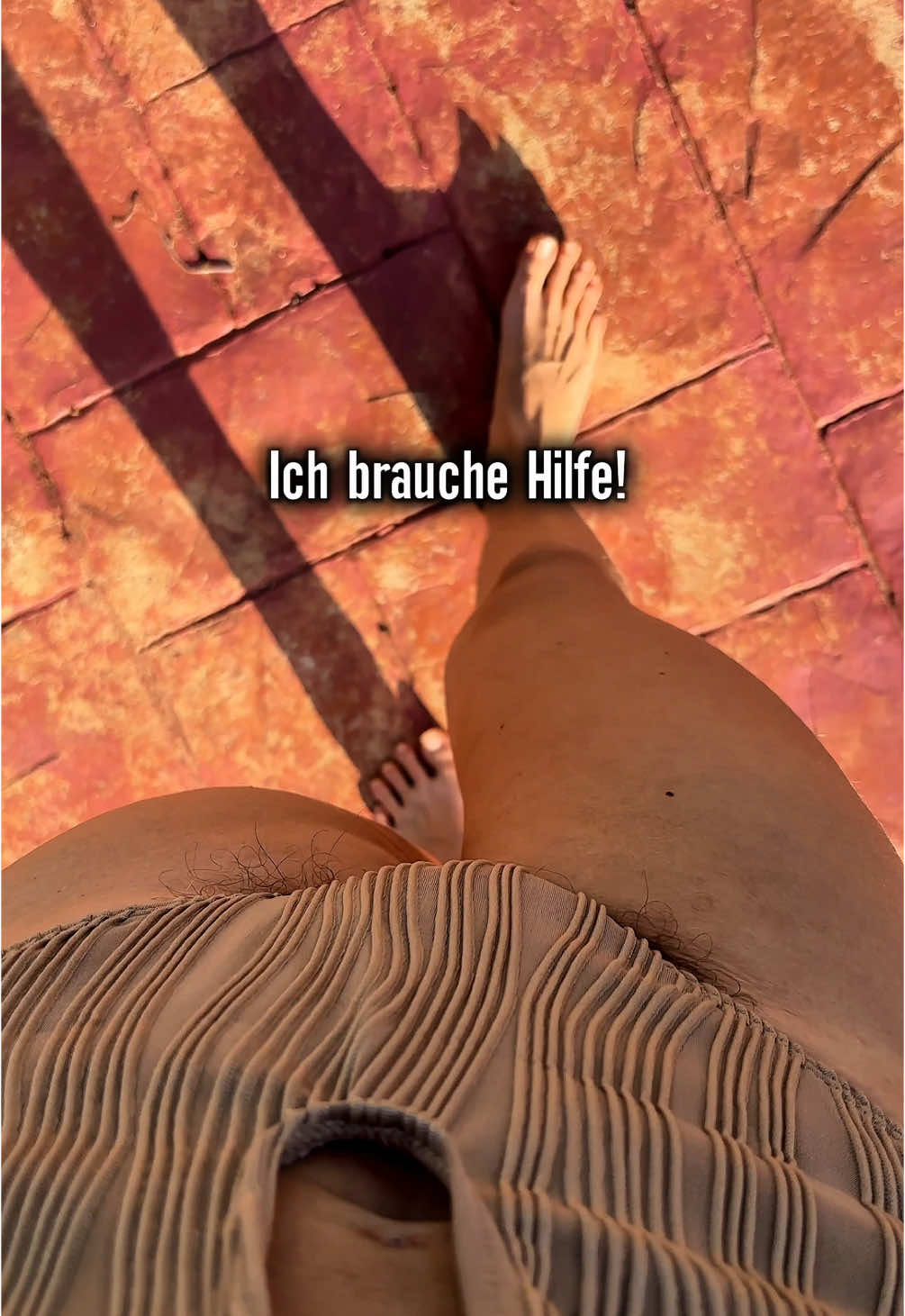 Wer bietet seine Hilfe an? 😜 #pool #summerloading #bikini 