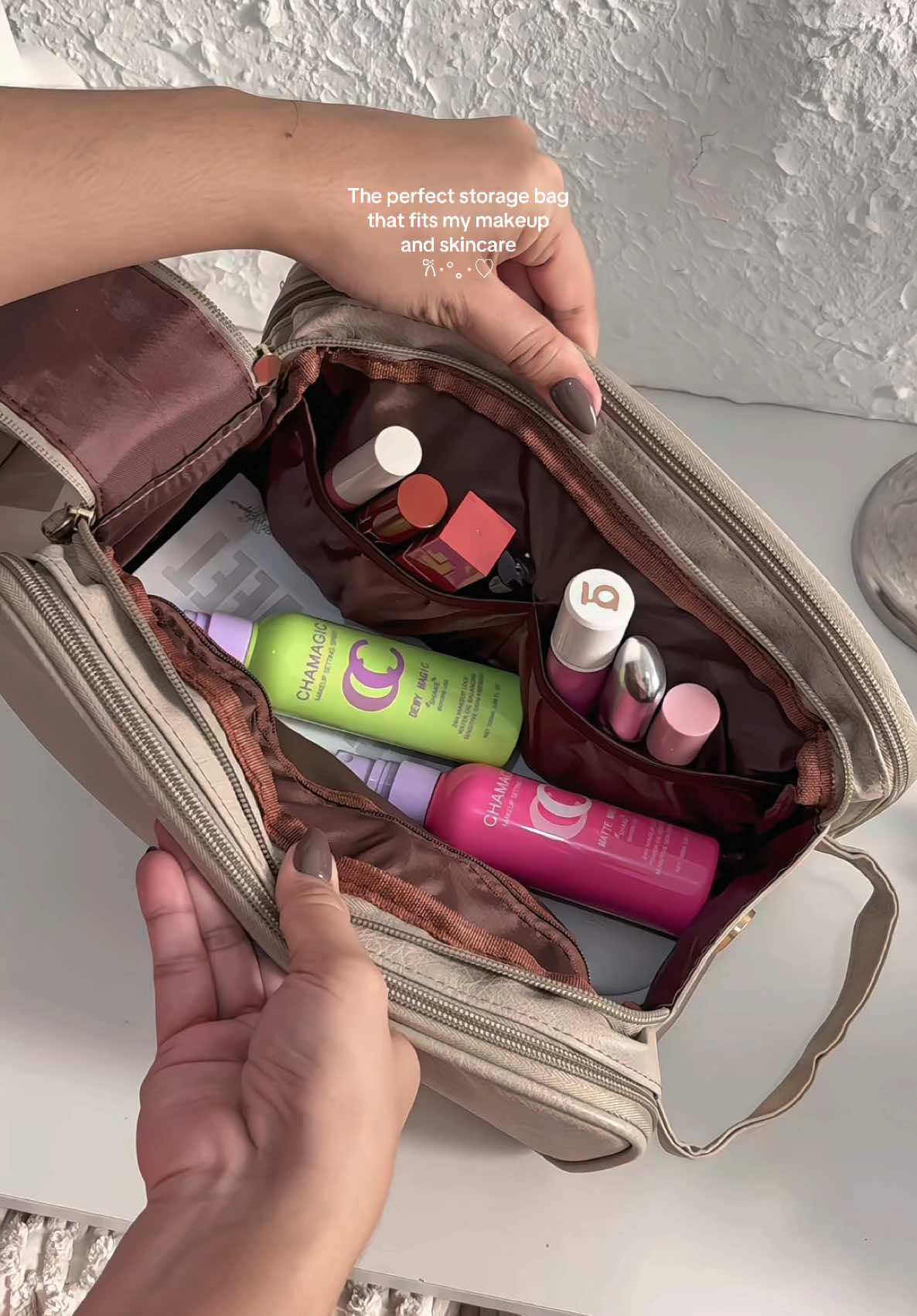 pov: when the perfect makeup bag is actually affordable ✨ 199 lang ‘to!! Get na kayoooo.  #makeupbag #makeuppouch #storagebag #makeupstorage #makeupkit #whatsinmymakeupbag #makeuporganizer 
