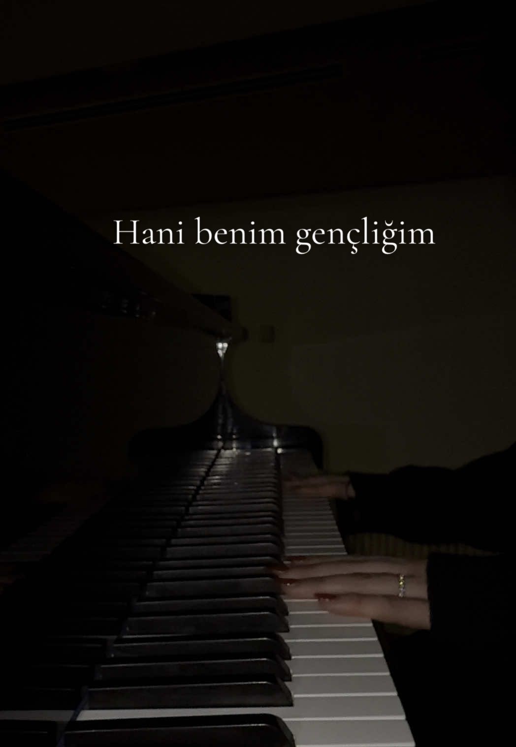 Hani benim gençliğim anne… 🥀🎶 #hanibenimgençliğimnerde #ahmetkaya #piano #anne 
