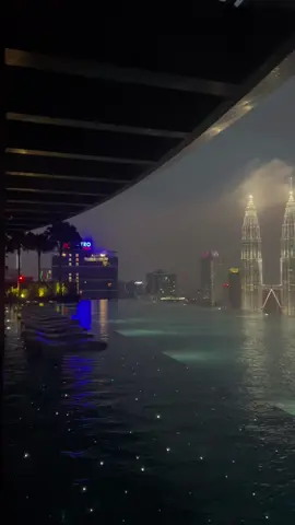 #kualalumpur #eatonresidences #rooftoppool 
