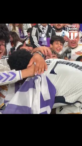 فينيسيوس تورط وقفز لعند الجماهير بالغلط 🤣  #3arabi_football #فينيسوس #ريال_مدريد 