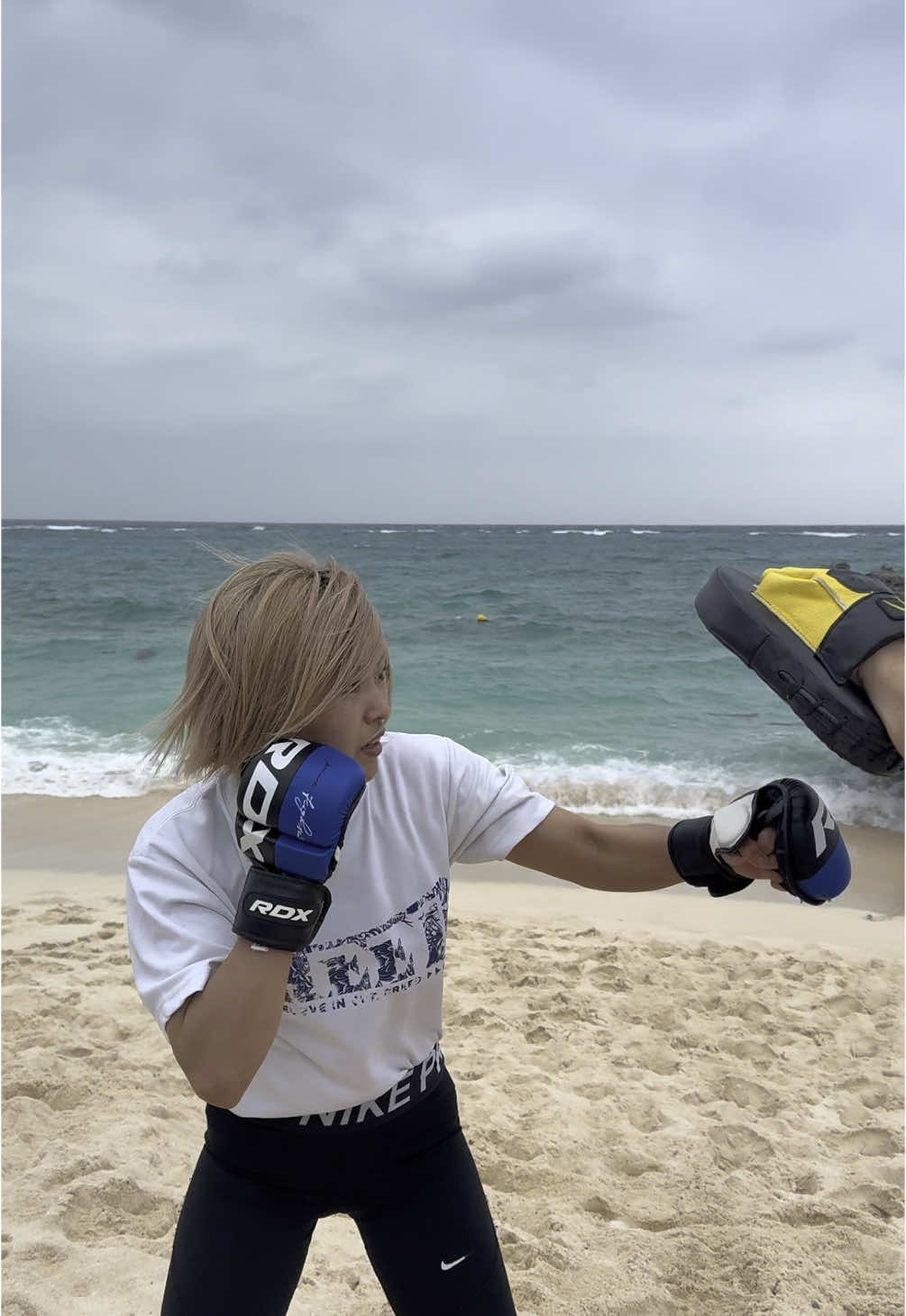 足持ってかれる砂浜🦶 #与論島 