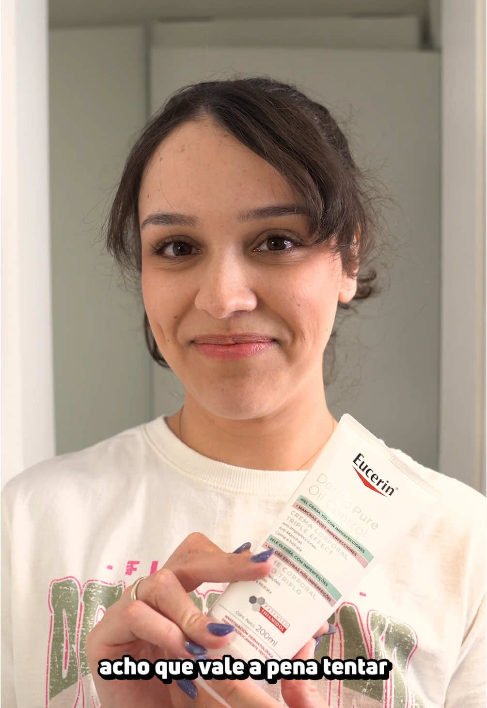 Mudar alguns hábitos que causam acne corporal e usar o Dermo Pure Creme Corporal de @Eucerin Brasil apenas 1x ao dia faz toda a diferença.  Cuide da sua pele com carinho e do jeito certo! ❤️ #bacne  #eucerinbacnebr  #publicidade
