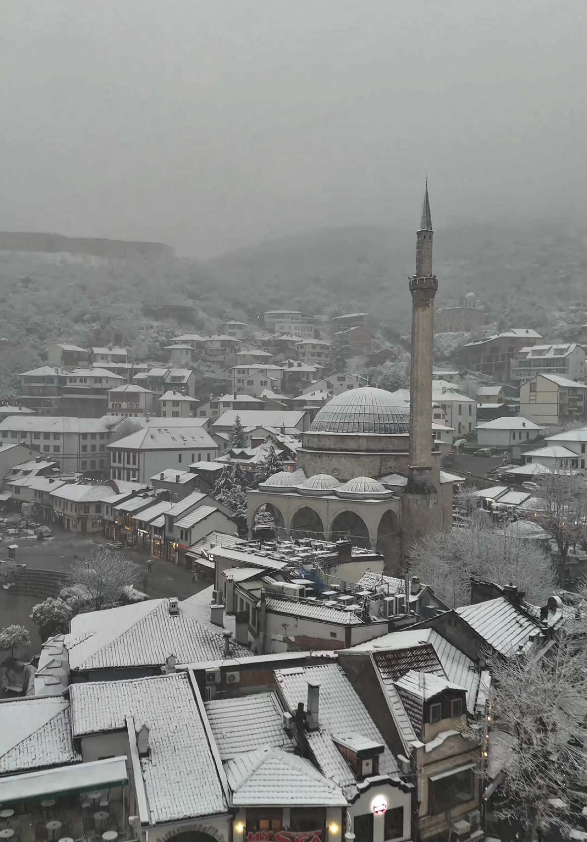📍Prizren , 06.04.2025❄️🌨️ #bora #në #prizren #pranvera #prizren04 #shqip #shqiptaretneperbote🇦🇱🌍 #mergimtaret #hajdeshqipee #tiktokshqip #muzikshqip #nostalgia #nostalgji #kujtime #balkan #fyp 