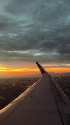Morning flight view be like 🌅⛅️ #sunrise #airplane #jakarta #view 