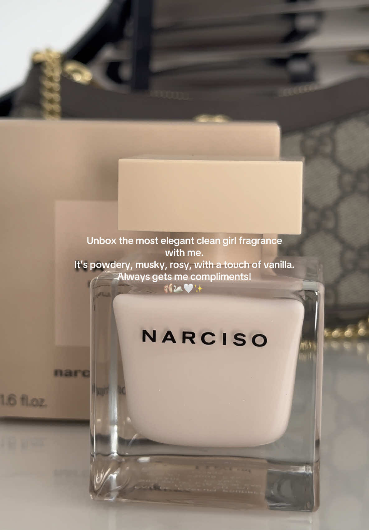 Soft, feminine & effortlessly chic.🧸 #PerfumeTok #CleanGirlAesthetic #FragranceUnboxing #PowderyPerfume #MostComplimentedScent #SoftGirlVibes #ElegantScent #TikTokBeauty#narcisorodriguez #parfum #cleangirl 
