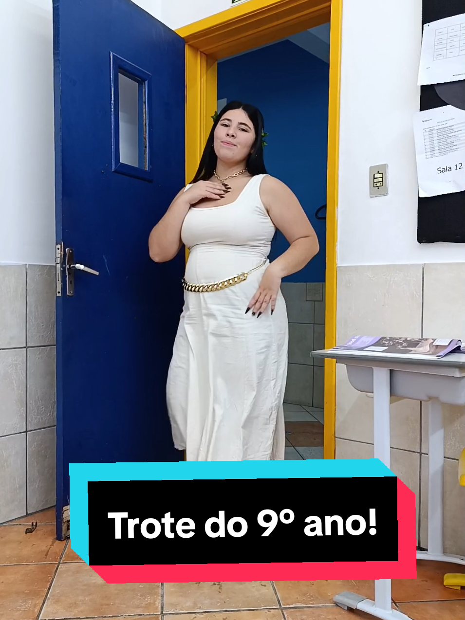 TROTE DO 9º ANO – UM SHOW DE CRIATIVIDADE 🎉 O trote do 9º ano foi pura diversão! 😍 As fantasias, que trouxeram as iniciais dos nomes dos alunos, estavam simplesmente incríveis! Foi uma explosão de criatividade e energia! 🎉 Qual fantasia você achou mais criativa? Conta pra gente nos comentários! 👗🎭 #EscolaSantaMônica #SouSM #universosm 