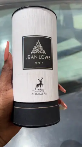 Un parfum unisex très épicé  Chaud , fumé , oud cuir et en même temps fruité 23000 livraison gratuite #pourtoi #viral #cotedivoire🇨🇮 #visibilité #lemonde #parfumviral #jeanlowelenoir 