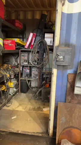 HOW DO YOU DO THE DANCE😡😡😡😡 @sethsakamoto #fyp #foryou #xyzbca #fypシ #whitemonster #trades #trending #welding #weldtok #construction #trend 