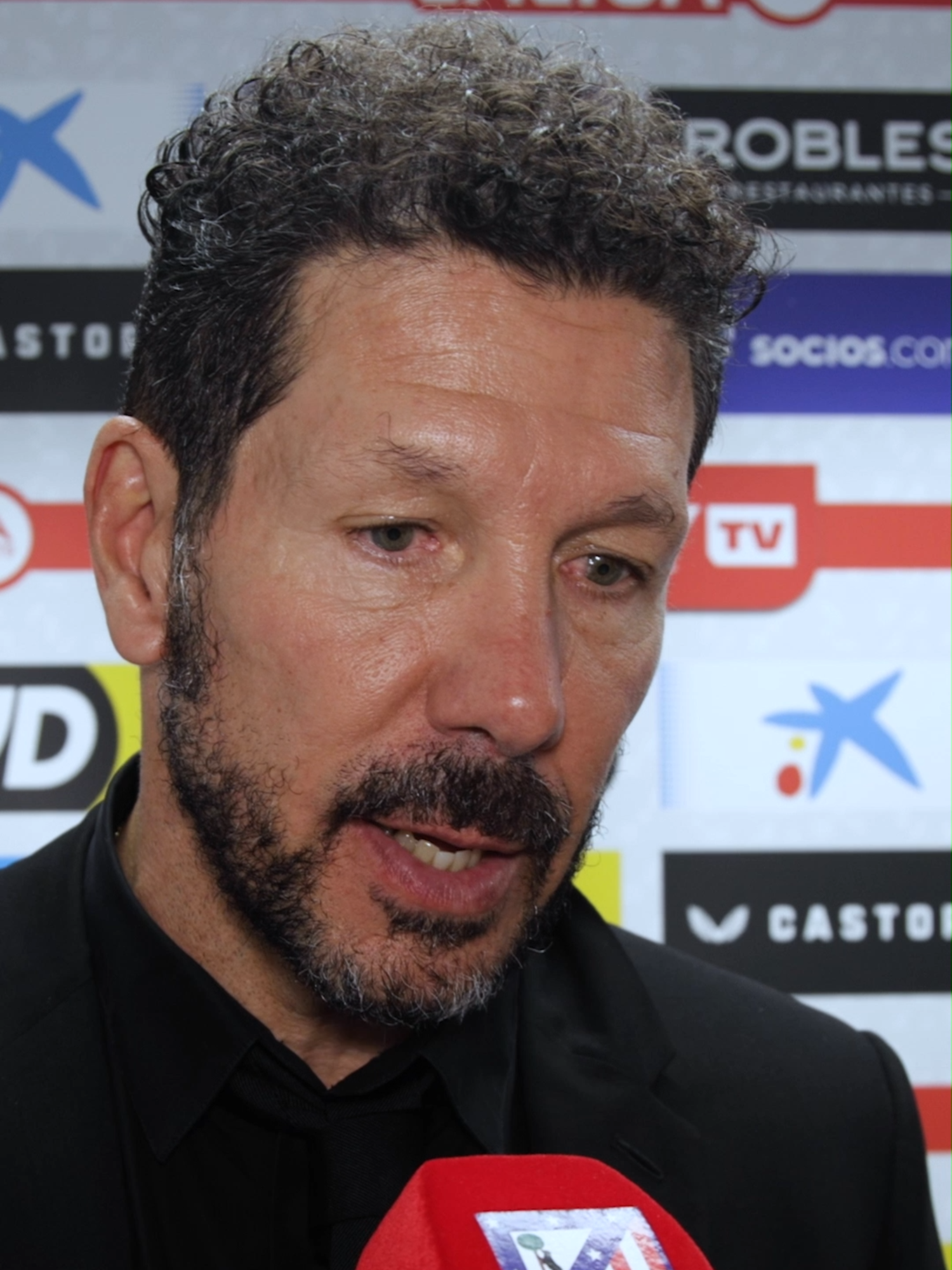 🎙️ #Simeone analyzed our victory in #Sevilla 🤩 #Interview #AtleticoDeMadrid #LALIGA #LALIGAEASports #SevillaAtleti
