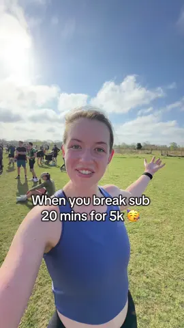That sub 20 feeling 🥳  Sarah’s quest to break 20 mins in the 5k is complete, 3rd time’s the charm and she’s absolutely smashed it 💪  #5k #sub20 #northernattitude #hozieryell 