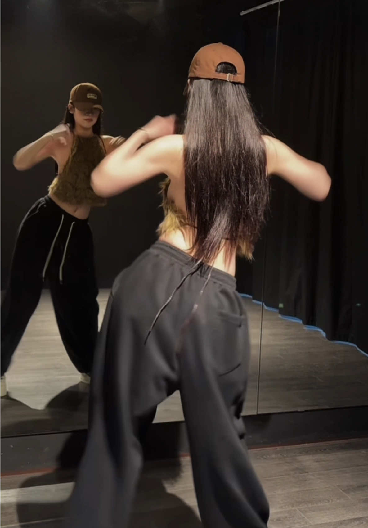 Tôi không biết nói gì cả, ở đây chỉ có feel nhạc thôiii @Tú Quyên #lopdance💃 #xuhuong #viral 