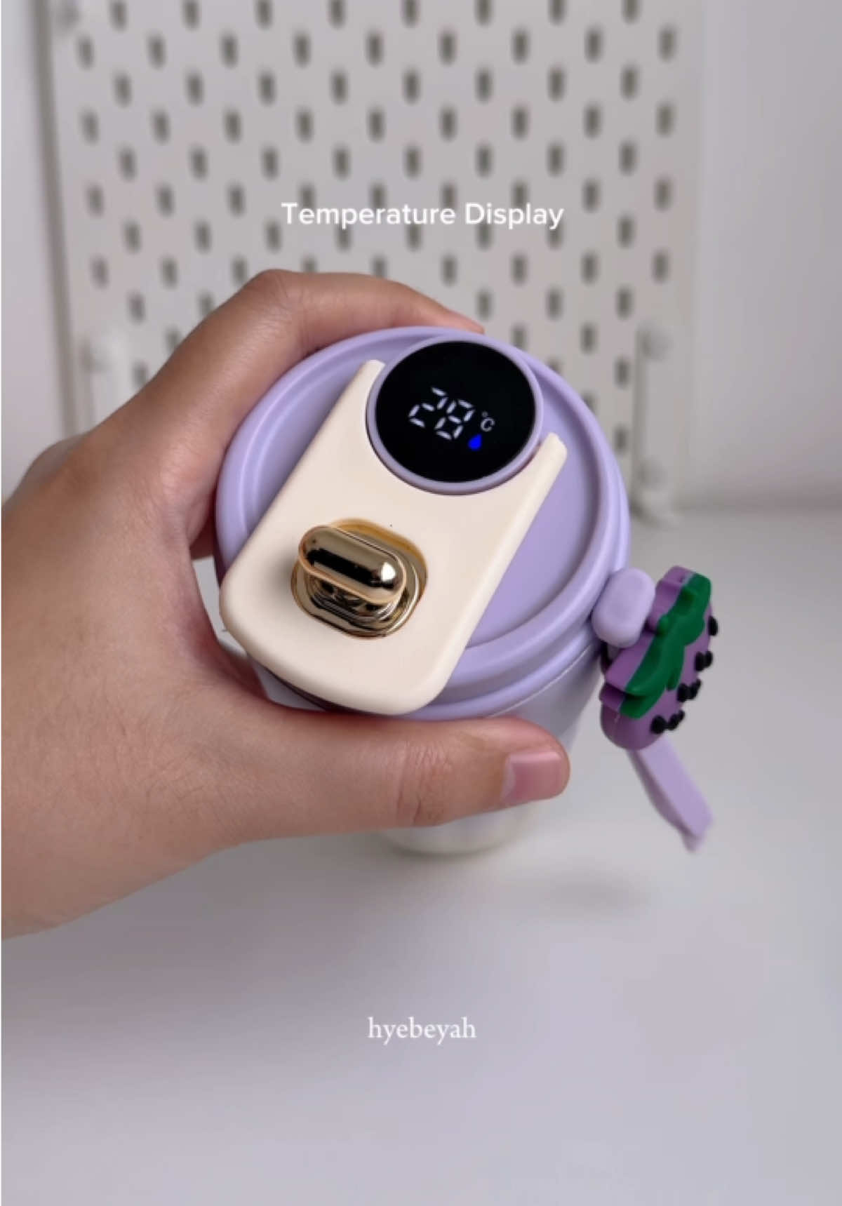 Coffee mug with temperature display ✨🫶🏻 #tumbler #cutetumbler #leddisplay #thermos #cute #coffeemug 