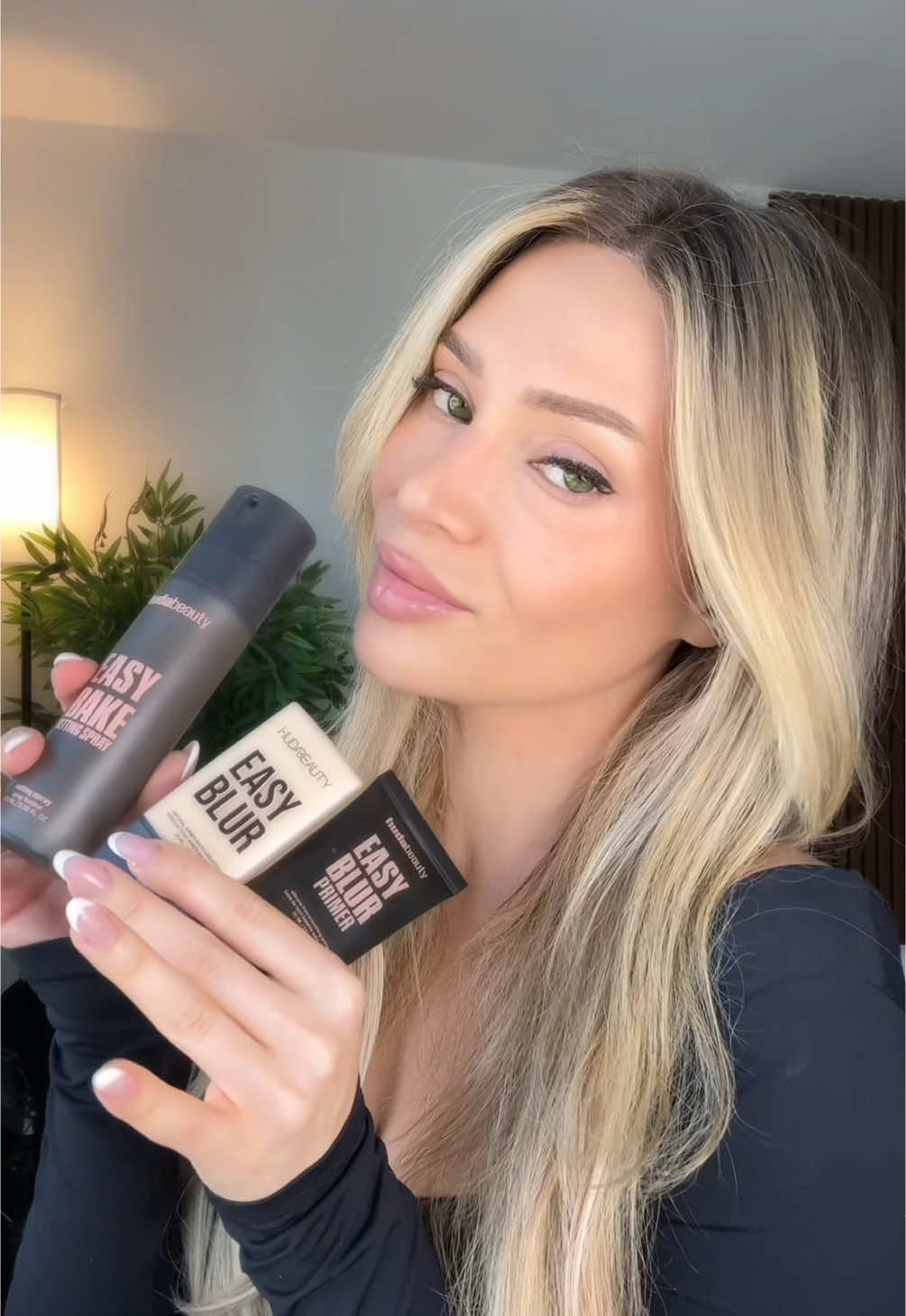 whole face @Huda Beauty  Products: easy blur primer Easy blur foundation- Creme brûlée Liquid blush - strawberry cream Baking powder- banana bread Faux filler lipgloss - uuu baby #huda #hudabeauty #hudabeautyeasybake #easybake @Huda #fyp #explorerpage #makeup #makeuptutorial #makeuplover